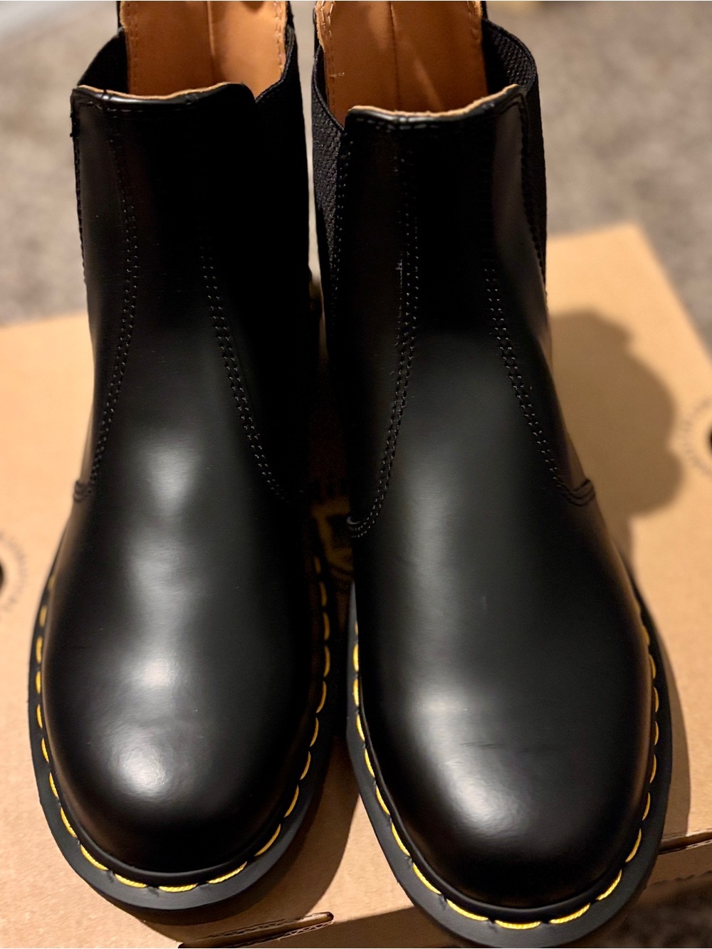 Dr. Martens GRAEME
Analine Leather Chelsea Boots - Picture 5 of 6